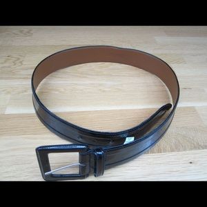 Black patent belt